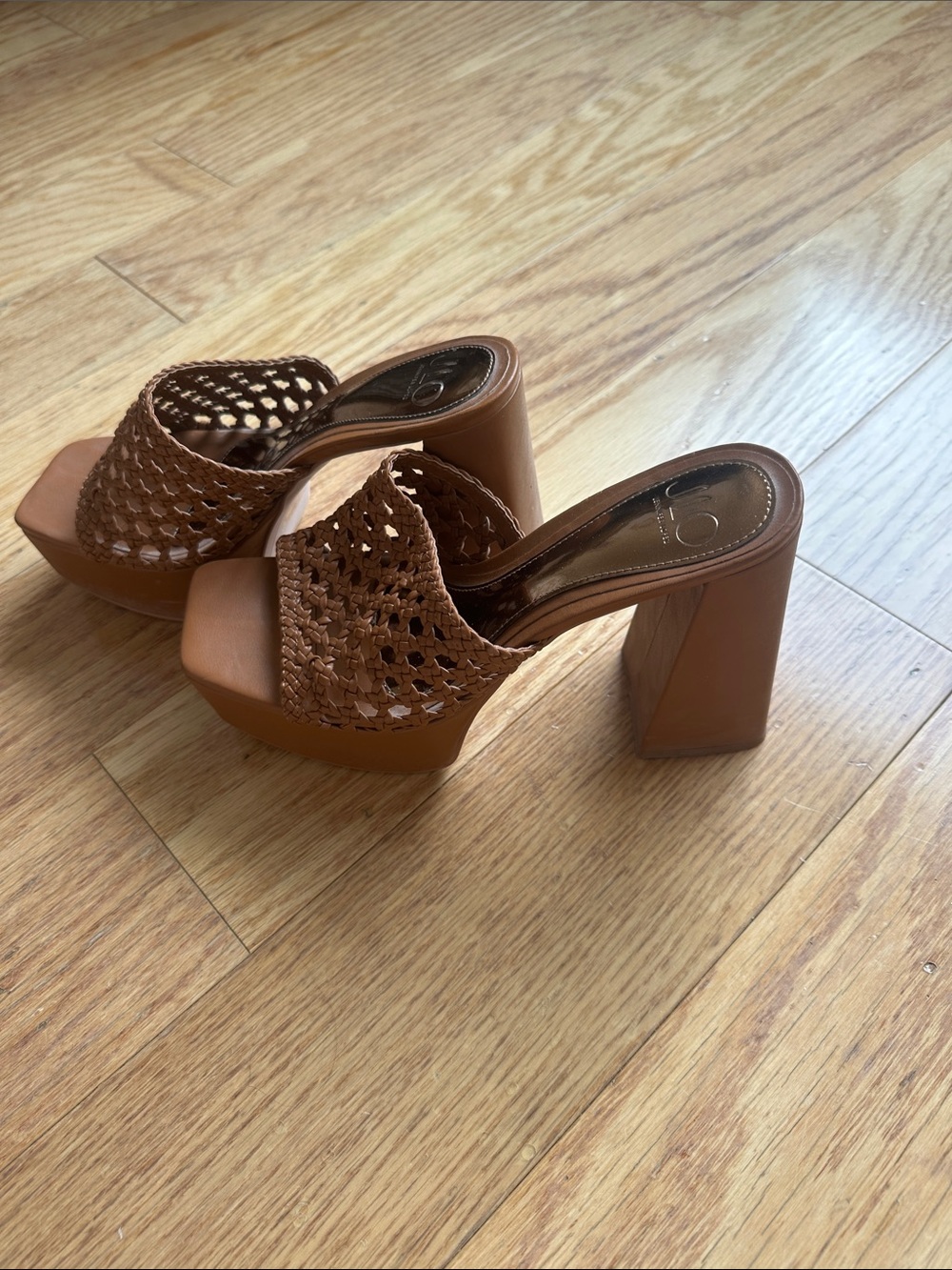 REVOLVE x JLO Lynda Mule Woven Platform Mule - Cognac - Picture 4 of 4
